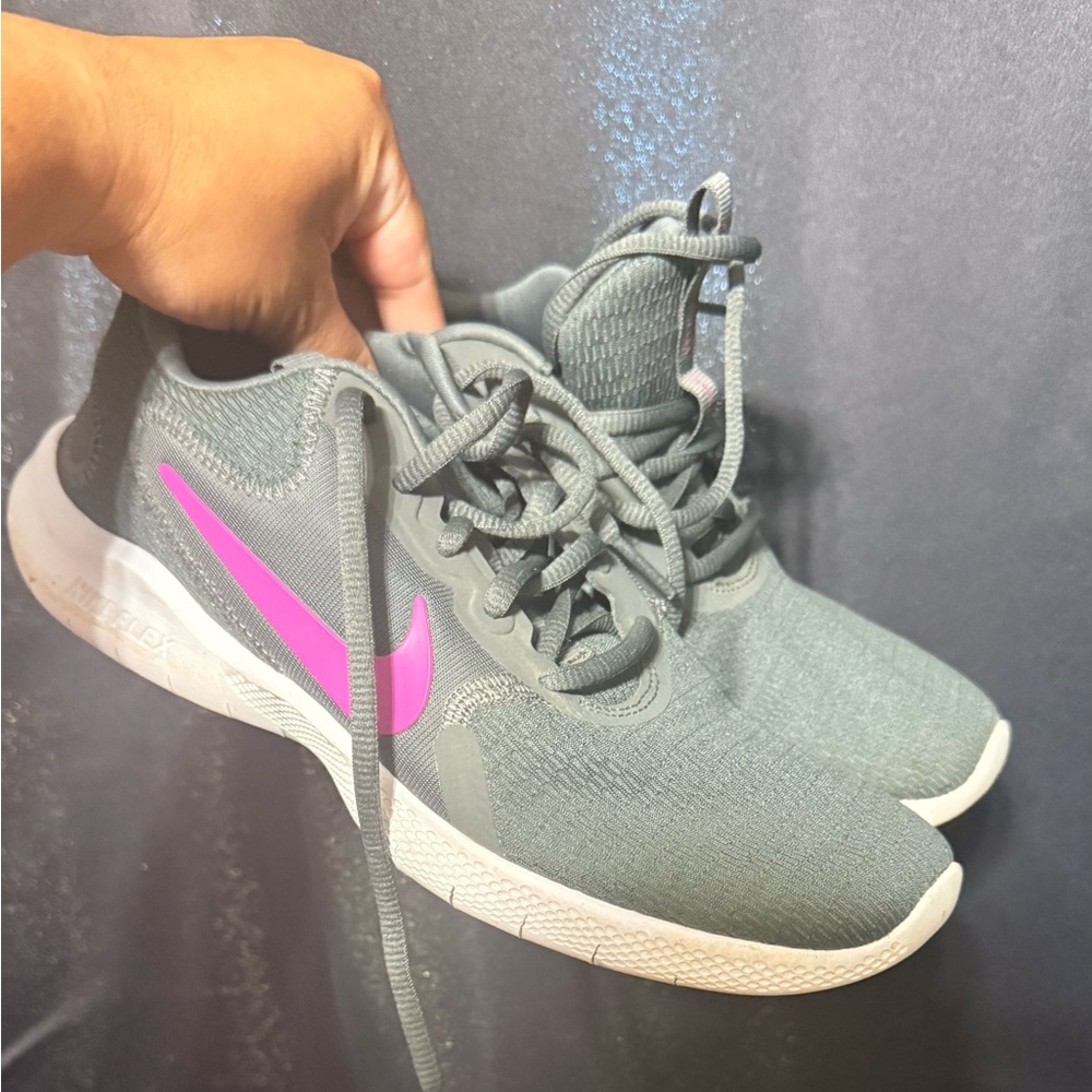 Nike Women's Athletic Shoes in Gray and Pink